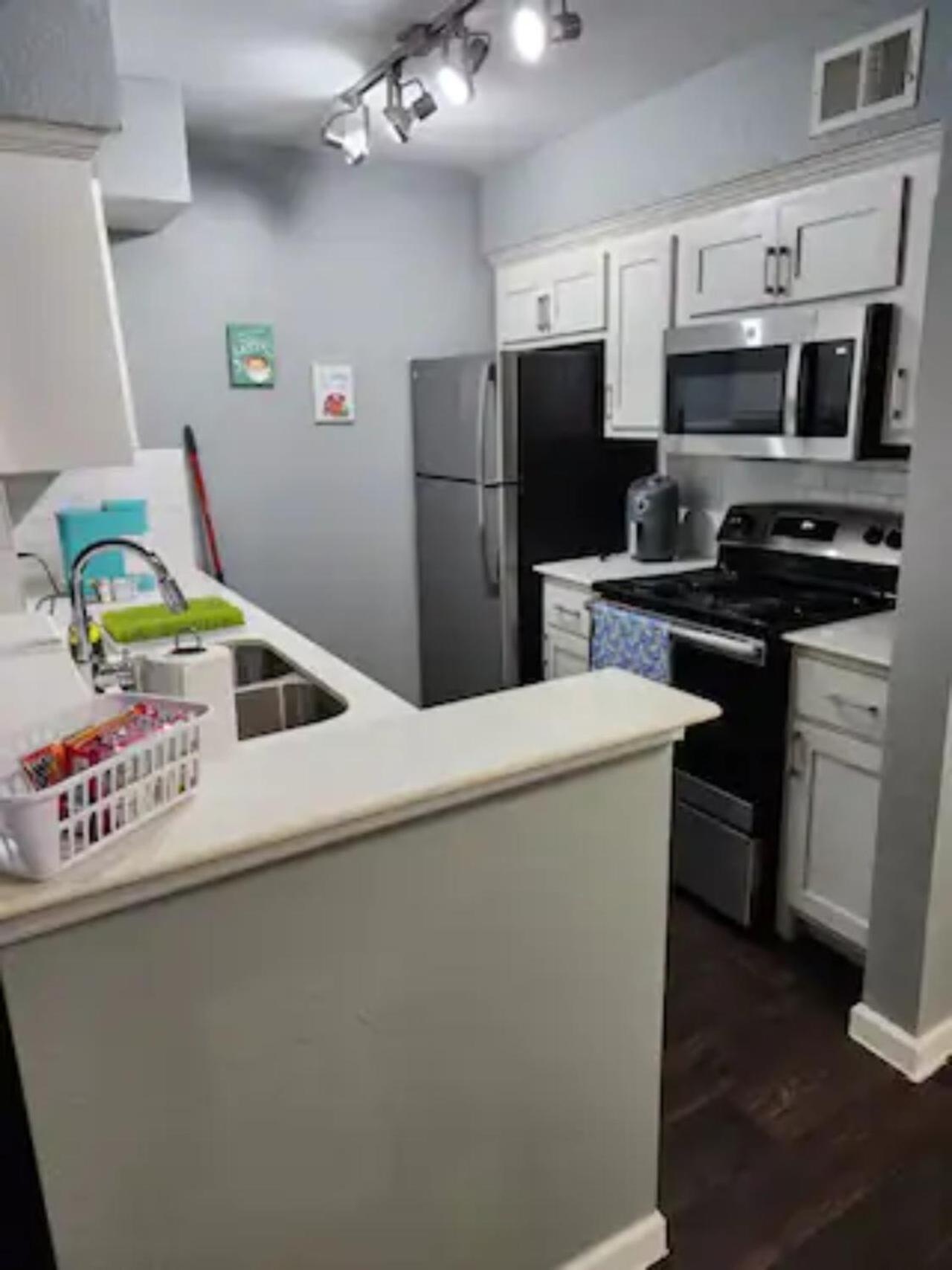 Blue Shark *B501* @ Medical Center 1Br Modern King Apartment With Private Patio Houston Exterior photo